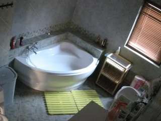 voyeurcam-julmodels-bath-1st-2