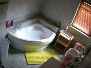 voyeurcam-julmodels-bath-1st-2
