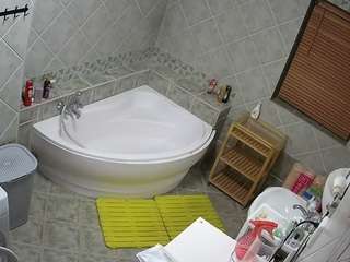 voyeurcam-julmodels-bath-1st-2