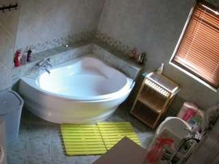 voyeurcam-julmodels-bath-1st-2