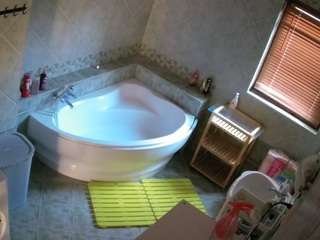 voyeurcam-julmodels-bath-1st-2