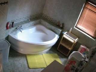 voyeurcam-julmodels-bath-1st-2