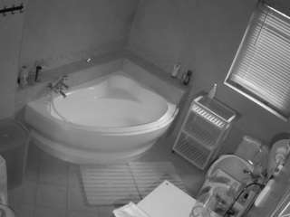 voyeurcam-julmodels-bath-1st-2