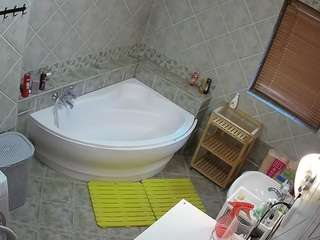 voyeurcam-julmodels-bath-1st-2