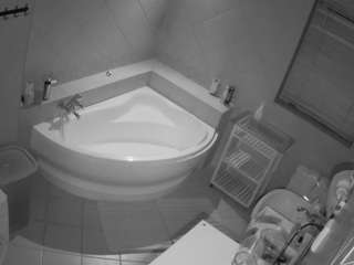 voyeurcam-julmodels-bath-1st-2