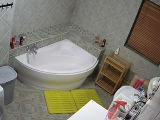 voyeurcam-julmodels-bath-1st-2