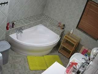 voyeurcam-julmodels-bath-1st-2