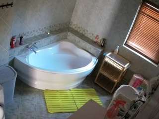 voyeurcam-julmodels-bath-1st-2 camsoda