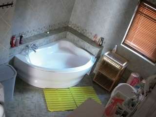 voyeurcam-julmodels-bath-1st-2