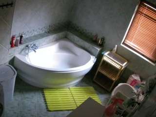voyeurcam-julmodels-bath-1st-2 camsoda