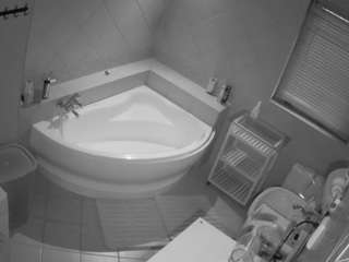 voyeurcam-julmodels-bath-1st-2