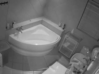 voyeurcam-julmodels-bath-1st-2 camsoda