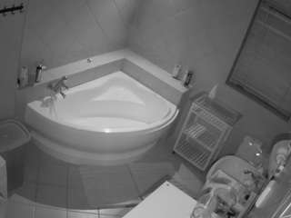 voyeurcam-julmodels-bath-1st-2