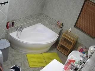 voyeurcam-julmodels-bath-1st-2