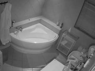 voyeurcam-julmodels-bath-1st-2