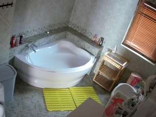 voyeurcam-julmodels-bath-1st-2