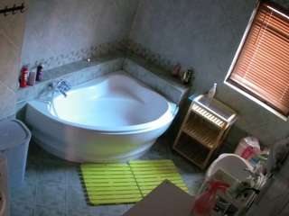 voyeurcam-julmodels-bath-1st-2