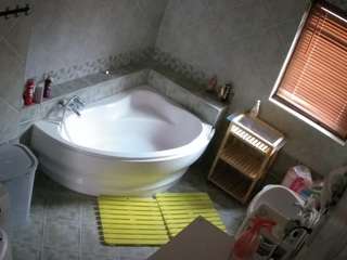 voyeurcam-julmodels-bath-1st-2