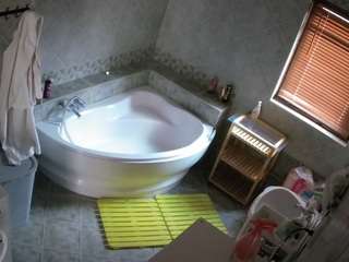 voyeurcam-julmodels-bath-1st-2