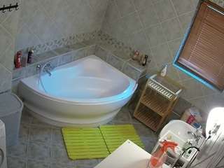 voyeurcam-julmodels-bath-1st-2