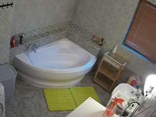 voyeurcam-julmodels-bath-1st-2