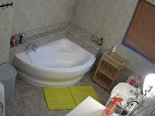 voyeurcam-julmodels-bath-1st-2