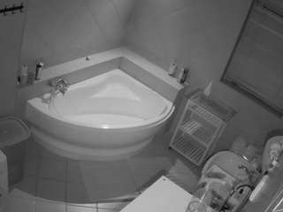voyeurcam-julmodels-bath-1st-2