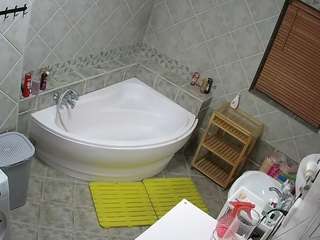 voyeurcam-julmodels-bath-1st-2