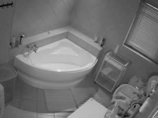 voyeurcam-julmodels-bath-1st-2