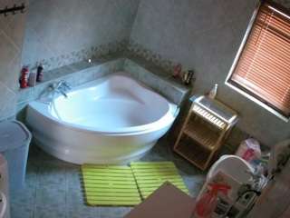 voyeurcam-julmodels-bath-1st-2