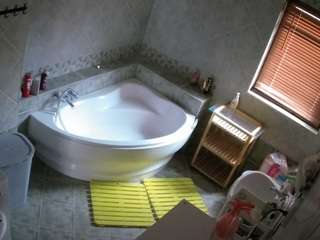 voyeurcam-julmodels-bath-1st-2