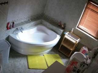 voyeurcam-julmodels-bath-1st-2
