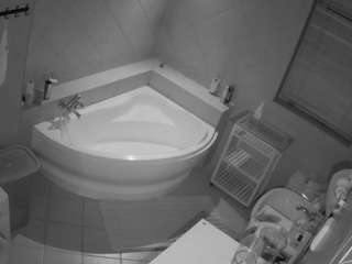 voyeurcam-julmodels-bath-1st-2