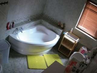 voyeurcam-julmodels-bath-1st-2