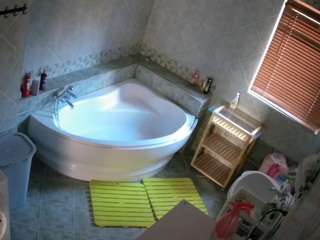 voyeurcam-julmodels-bath-1st-2