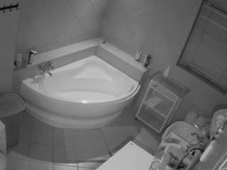 voyeurcam-julmodels-bath-1st-2