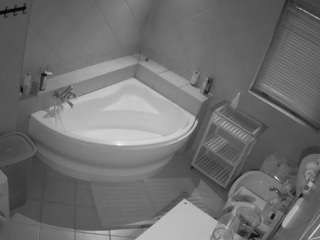 voyeurcam-julmodels-bath-1st-2