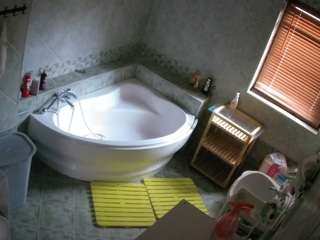 voyeurcam-julmodels-bath-1st-2