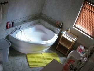 voyeurcam-julmodels-bath-1st-2