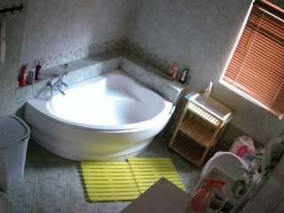 voyeurcam-julmodels-bath-1st-2