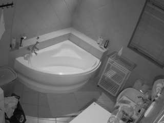 voyeurcam-julmodels-bath-1st-2 camsoda