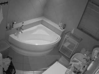 voyeurcam-julmodels-bath-1st-2