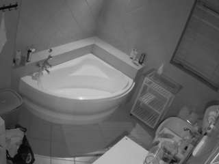 voyeurcam-julmodels-bath-1st-2
