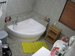 voyeurcam-julmodels-bath-1st-2