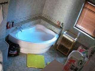 voyeurcam-julmodels-bath-1st-2