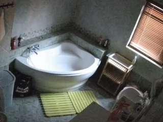 voyeurcam-julmodels-bath-1st-2