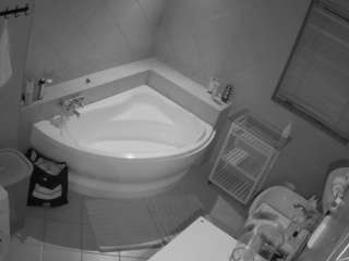 voyeurcam-julmodels-bath-1st-2 camsoda