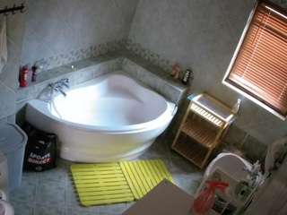 voyeurcam-julmodels-bath-1st-2