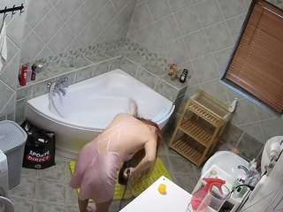 voyeurcam-julmodels-bath-1st-2
