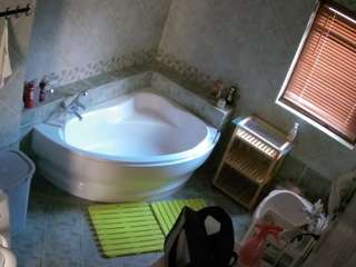 voyeurcam-julmodels-bath-1st-2 camsoda